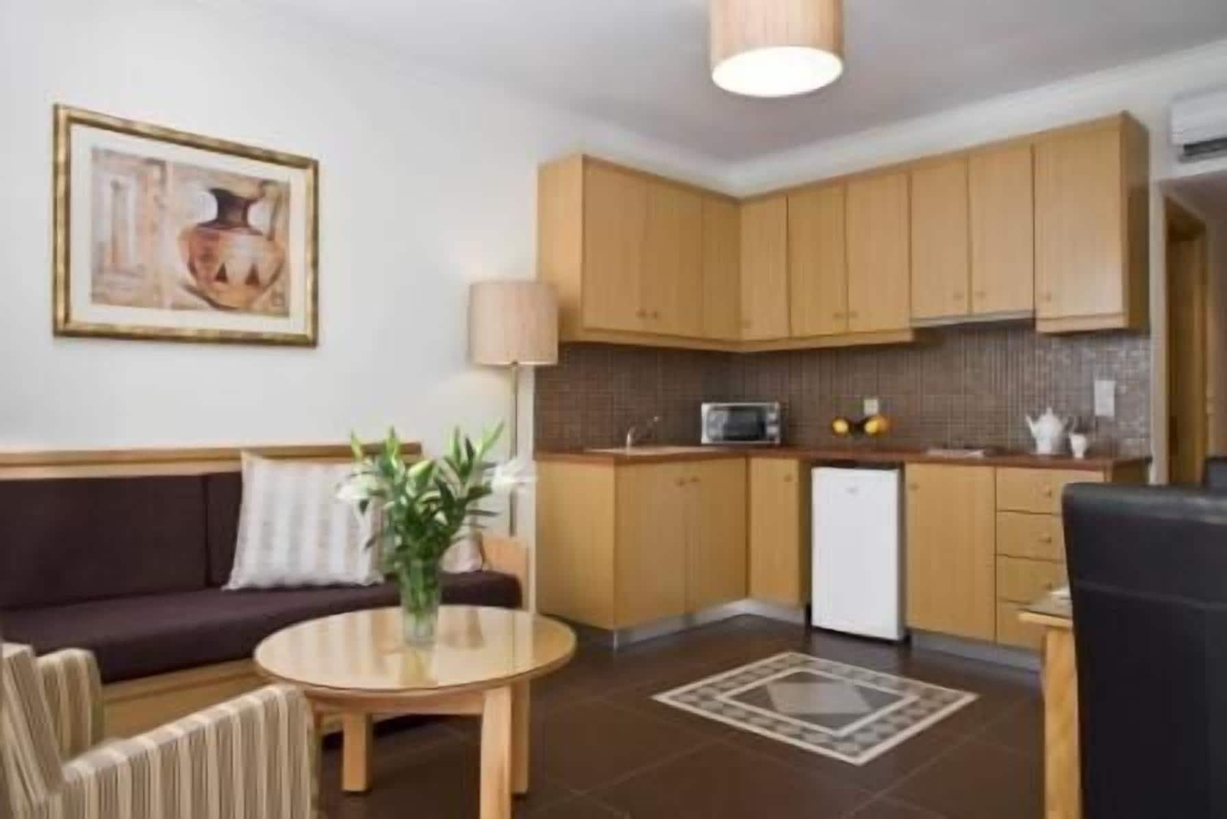 Apart Otel Peridis Family