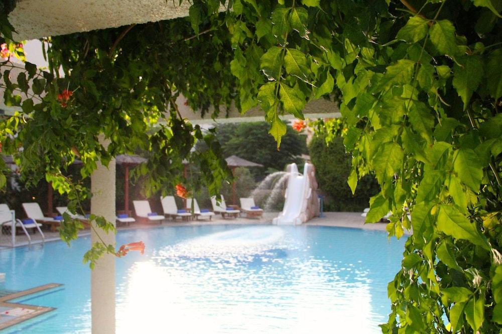 Aparthotel Peridis Family