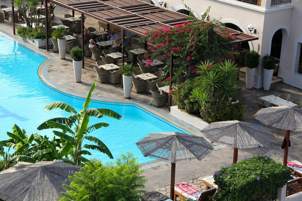 Aparthotel Peridis Family 5*