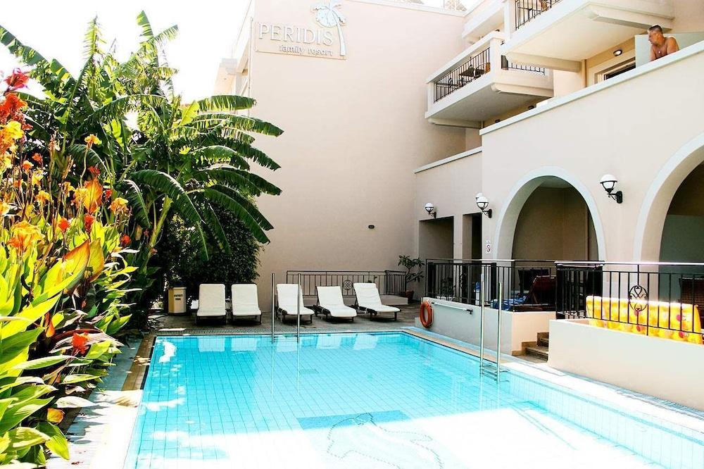 Aparthotel Peridis Family