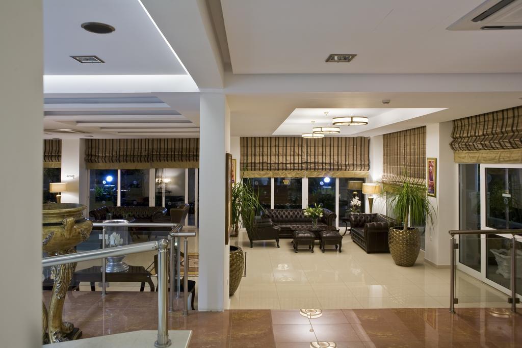 Aparthotel Peridis Family
